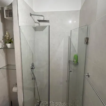 20 Bs New Bazaar Apartment *